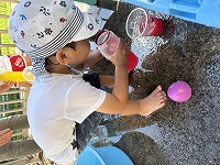 色水で遊ぶ
