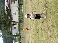 公園で走り回っている子ども