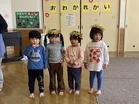 歌を歌う子どもたち