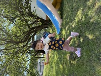 公園を駆け回る子ども