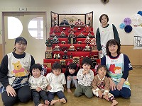 1歳児ひなまつり集合写真