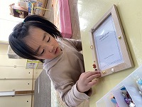 製作する子ども