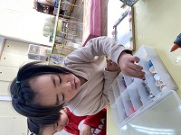 製作する子ども