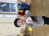 カスタネットを持っている子ども