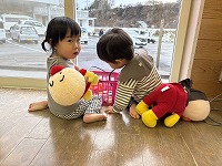 お友だちと遊んでいる