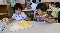アイス作りをしている子ども達
