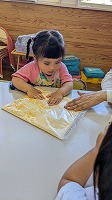 アイス作りをしていう女の子