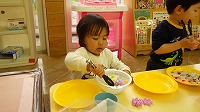 トングで