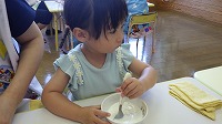 フルーチェを作る女の子