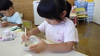 フルーチェを作る女の子