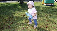 虫取り網を持つ女の子